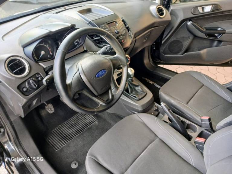 FORD - FIESTA - 2013/2014 - Preta - R$ 44.900,00