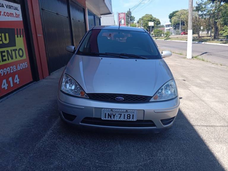 FORD - FOCUS - 2007/2008 - Prata - R$ 28.900,00