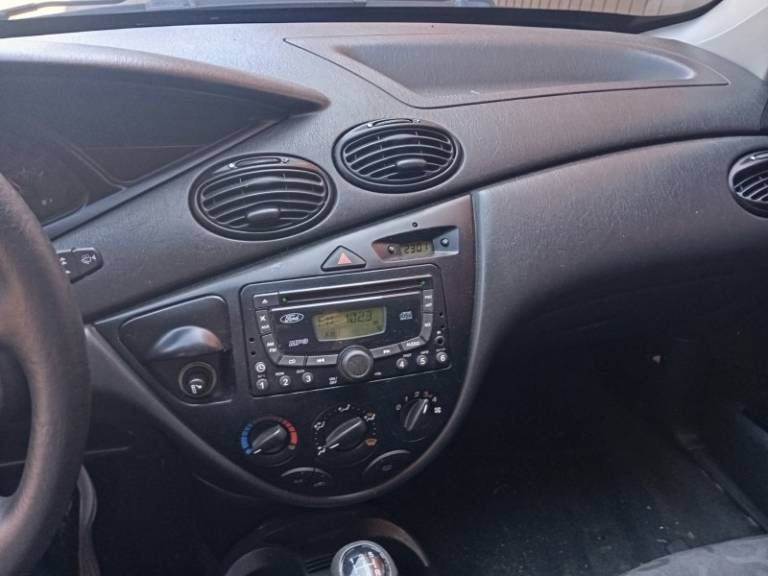 FORD - FOCUS - 2007/2008 - Prata - R$ 28.900,00