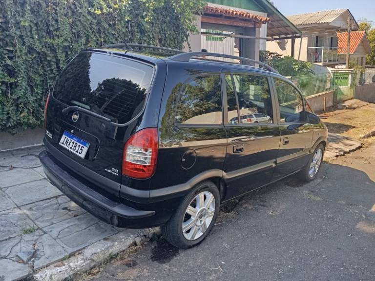 CHEVROLET - ZAFIRA - 2007/2008 - Preta - R$ 35.900,00