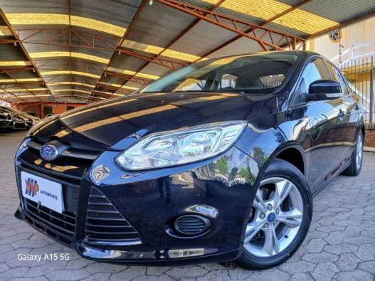 FORD - FOCUS - 2013/2014 - Preta - R$ 53.900,00