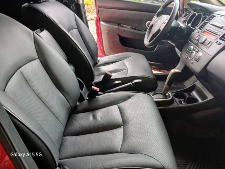 NISSAN - TIIDA - 2012/2013 - Vermelha - R$ 52.900,00