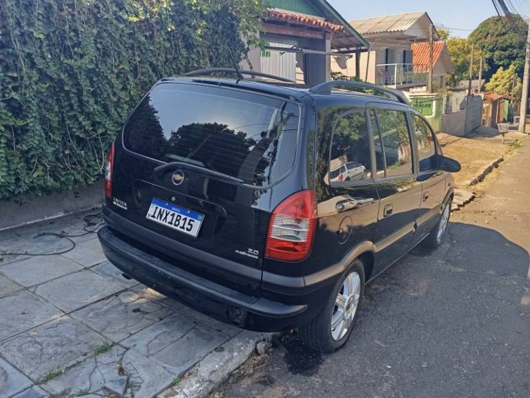 CHEVROLET - ZAFIRA - 2007/2008 - Preta - R$ 35.900,00