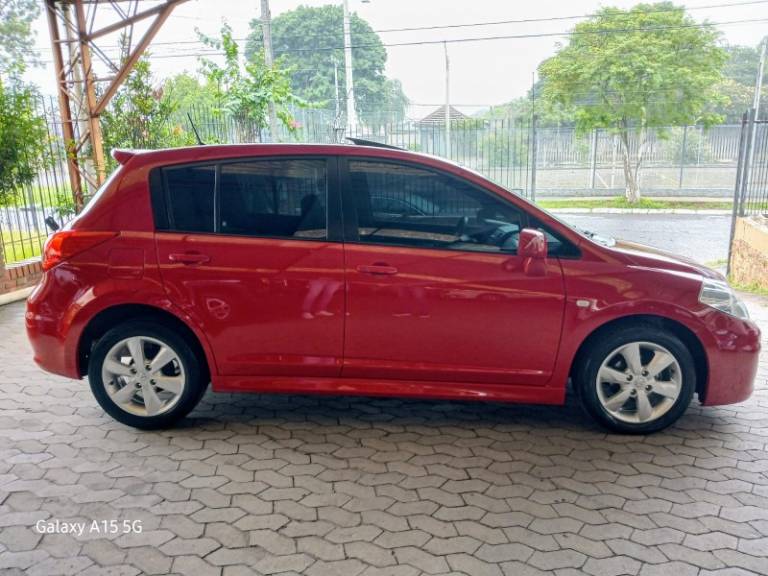NISSAN - TIIDA - 2012/2013 - Vermelha - R$ 52.900,00