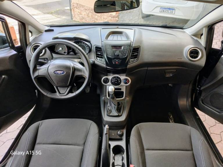 FORD - FIESTA - 2013/2014 - Preta - R$ 44.900,00