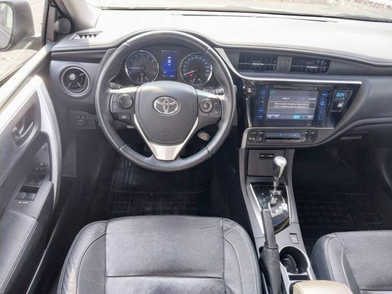 TOYOTA - COROLLA - 2018/2019 - Cinza - R$ 109.900,00