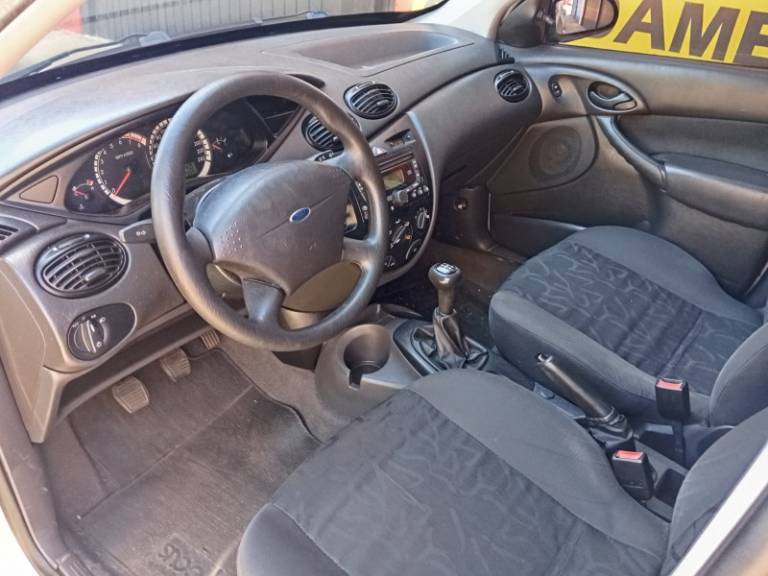 FORD - FOCUS - 2007/2008 - Prata - R$ 28.900,00