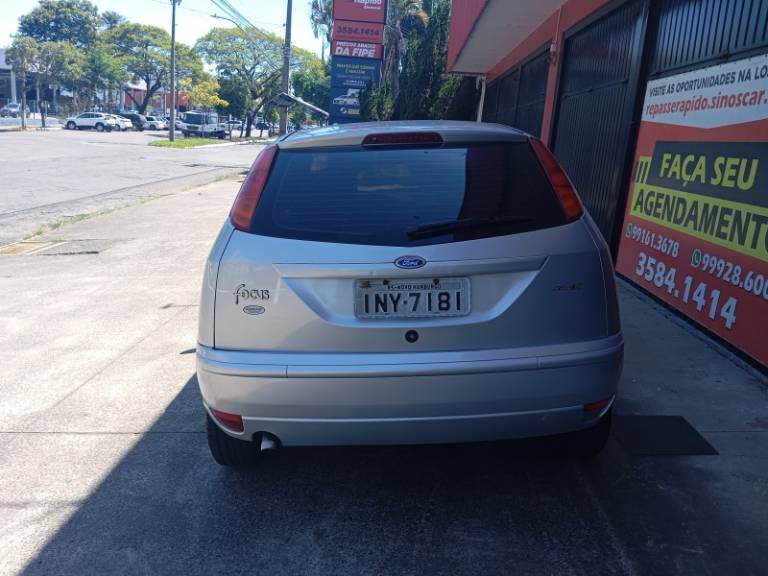 FORD - FOCUS - 2007/2008 - Prata - R$ 28.900,00