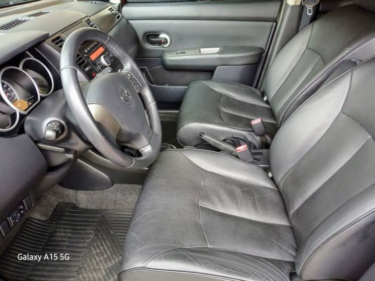 NISSAN - TIIDA - 2012/2013 - Vermelha - R$ 52.900,00