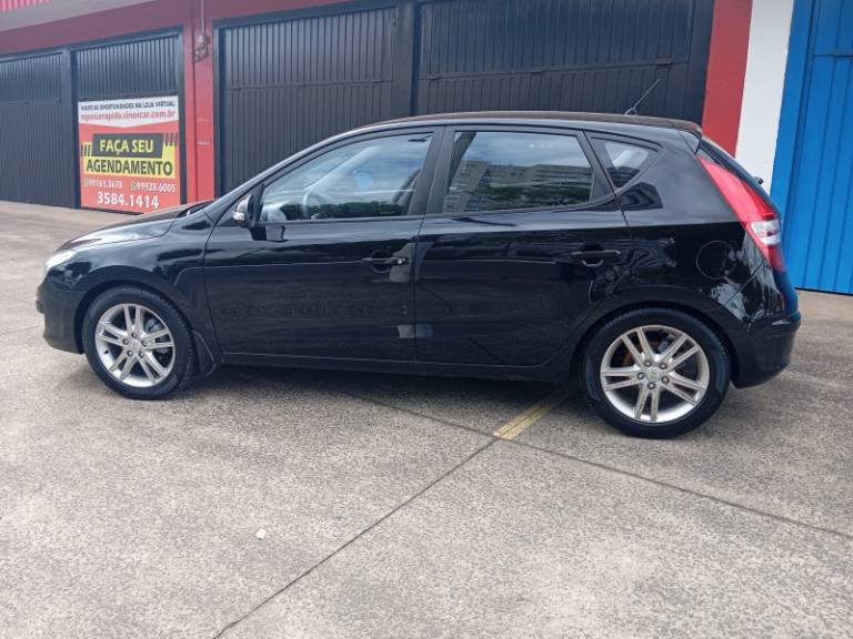 HYUNDAI - I30 - 2011/2012 - Preta - R$ 45.900,00