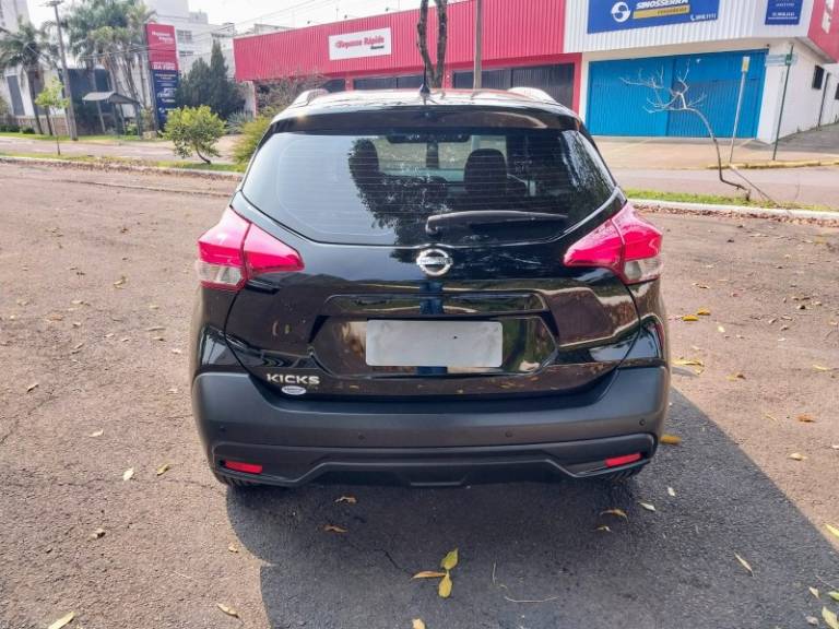 NISSAN - KICKS - 2018/2019 - Preta - R$ 83.900,00