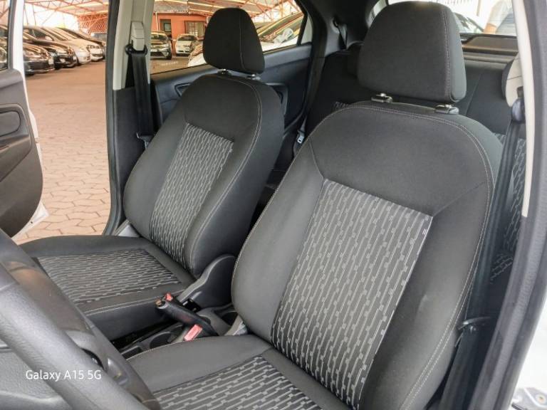 FORD - KA - 2014/2015 - Branca - R$ 45.900,00