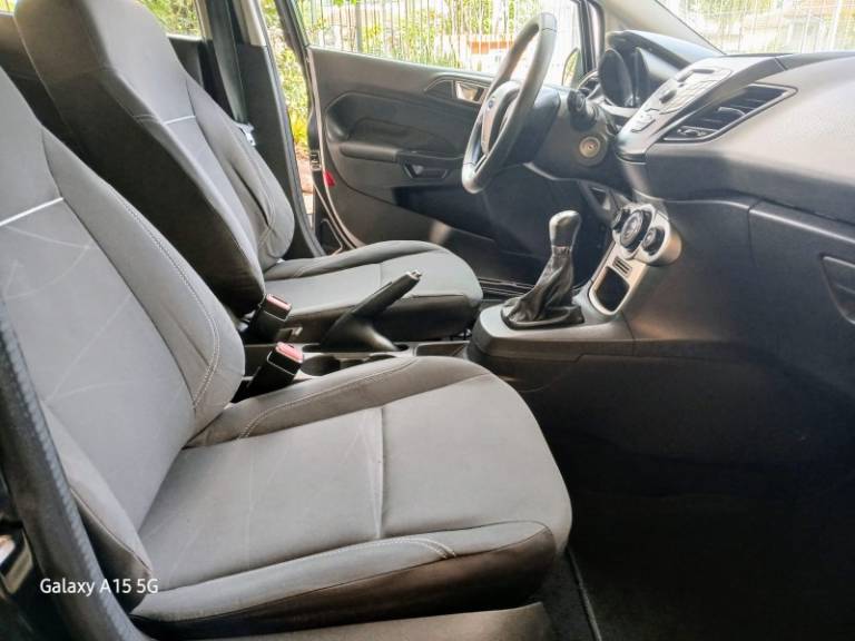 FORD - FIESTA - 2013/2014 - Preta - R$ 44.900,00