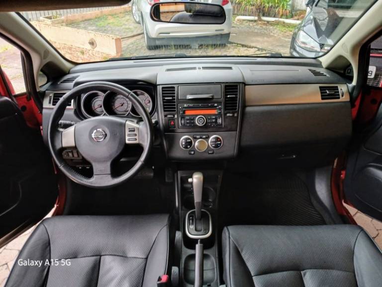 NISSAN - TIIDA - 2012/2013 - Vermelha - R$ 52.900,00