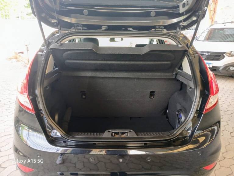 FORD - FIESTA - 2013/2014 - Preta - R$ 44.900,00