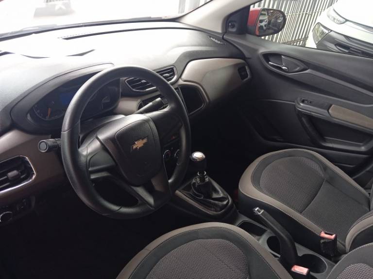 CHEVROLET - PRISMA - 2013/2014 - Vermelha - R$ 45.900,00