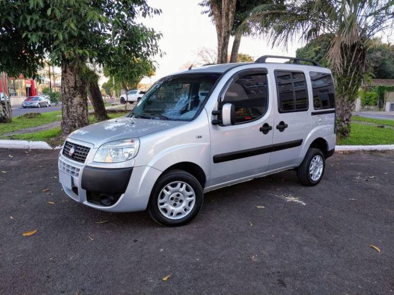 FIAT - DOBLÓ - 2012/2012 - Prata - R$ 39.900,00