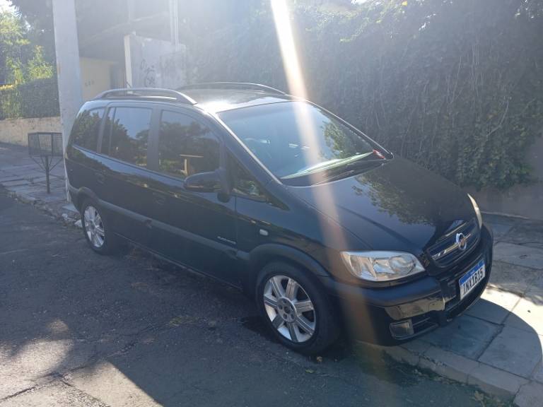 CHEVROLET - ZAFIRA - 2007/2008 - Preta - R$ 35.900,00