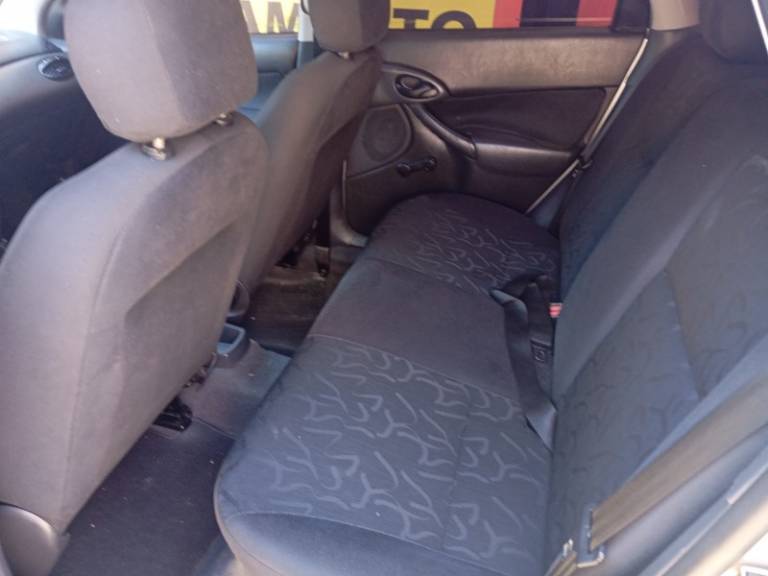 FORD - FOCUS - 2007/2008 - Prata - R$ 28.900,00