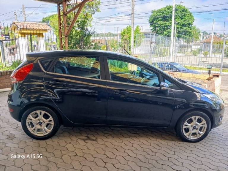 FORD - FIESTA - 2013/2014 - Preta - R$ 44.900,00