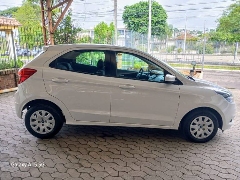 FORD - KA - 2014/2015 - Branca - R$ 45.900,00