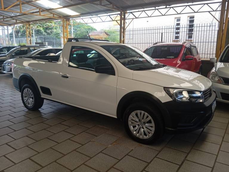 VOLKSWAGEN - SAVEIRO - 2021/2022 - Branca - R$ 69.900,00