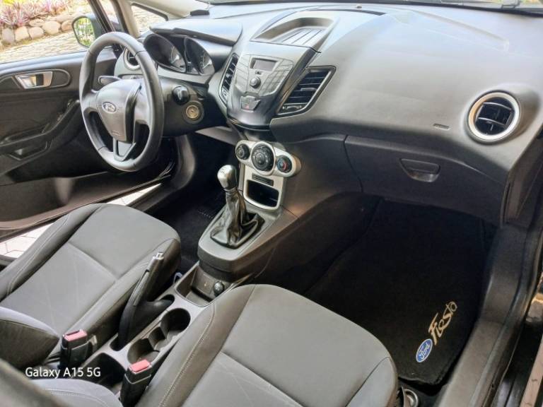 FORD - FIESTA - 2013/2014 - Preta - R$ 44.900,00
