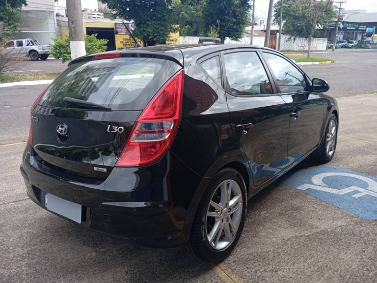 HYUNDAI - I30 - 2011/2012 - Preta - R$ 45.900,00