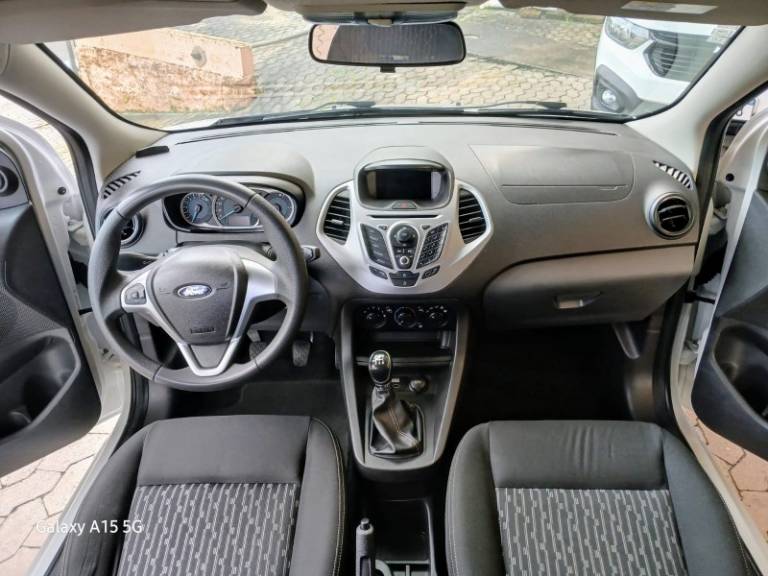 FORD - KA - 2014/2015 - Branca - R$ 45.900,00