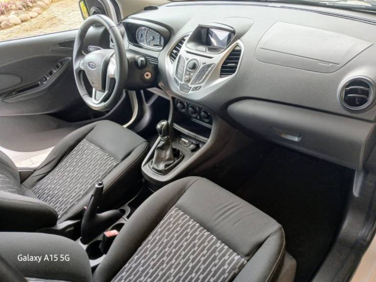 FORD - KA - 2014/2015 - Branca - R$ 45.900,00
