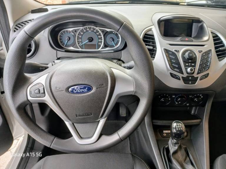 FORD - KA - 2014/2015 - Branca - R$ 45.900,00