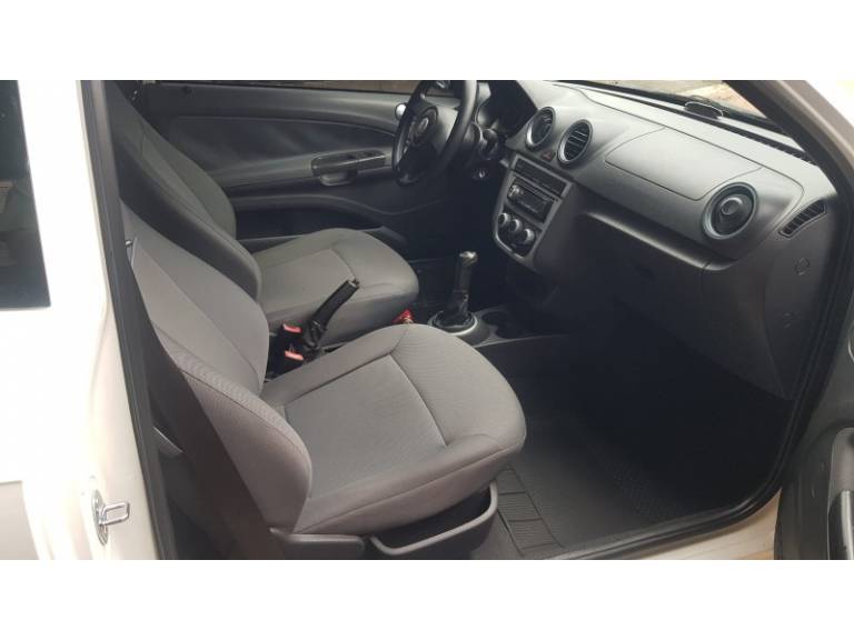 VOLKSWAGEN - SAVEIRO - 2010/2011 - Branca - R$ 42.900,00