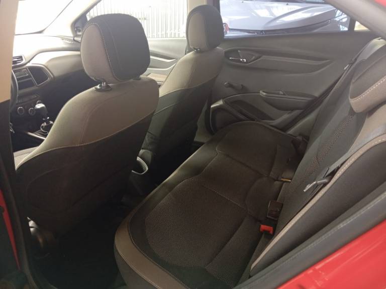 CHEVROLET - PRISMA - 2013/2014 - Vermelha - R$ 45.900,00