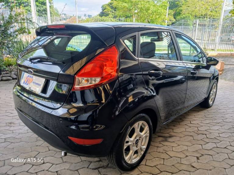 FORD - FIESTA - 2013/2014 - Preta - R$ 44.900,00