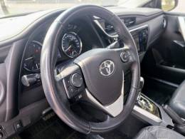 TOYOTA - COROLLA - 2018/2019 - Cinza - R$ 109.900,00