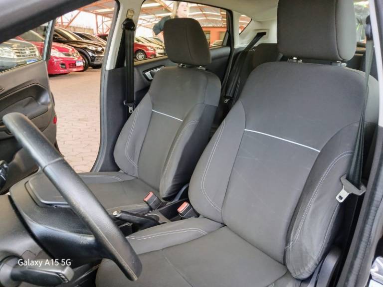 FORD - FIESTA - 2013/2014 - Preta - R$ 44.900,00