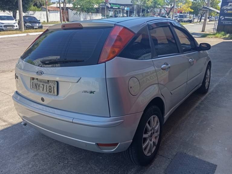 FORD - FOCUS - 2007/2008 - Prata - R$ 28.900,00