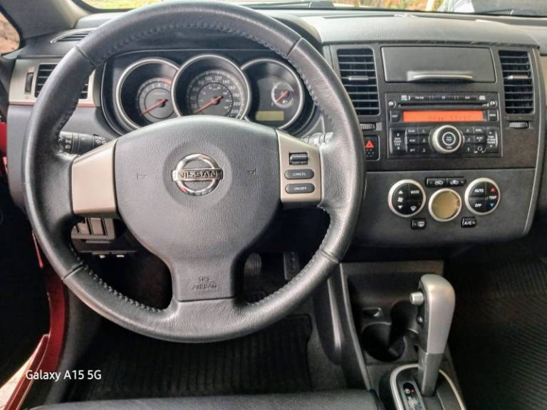 NISSAN - TIIDA - 2012/2013 - Vermelha - R$ 52.900,00