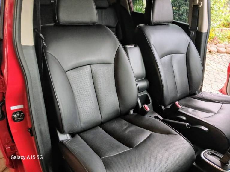 NISSAN - TIIDA - 2012/2013 - Vermelha - R$ 52.900,00
