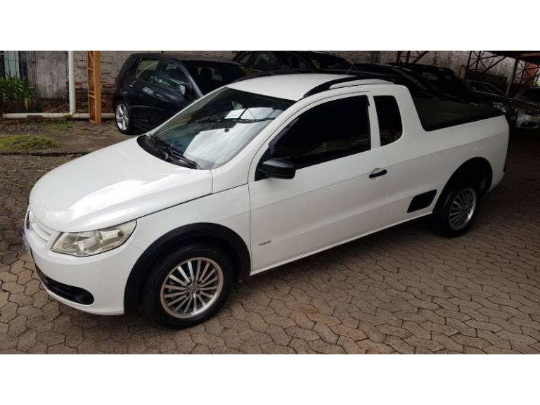VOLKSWAGEN - SAVEIRO - 2010/2011 - Branca - R$ 42.900,00