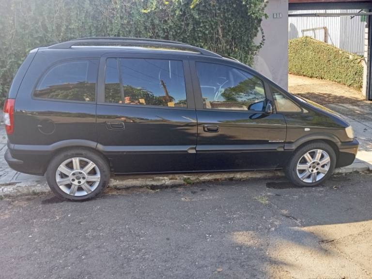 CHEVROLET - ZAFIRA - 2007/2008 - Preta - R$ 35.900,00