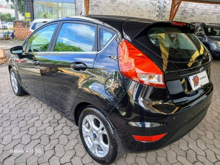FORD - FIESTA - 2013/2014 - Preta - R$ 44.900,00