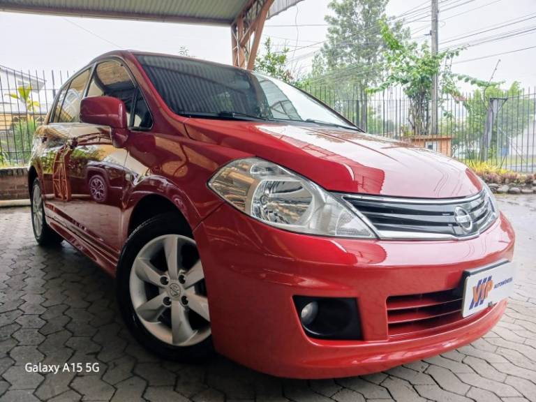NISSAN - TIIDA - 2012/2013 - Vermelha - R$ 52.900,00