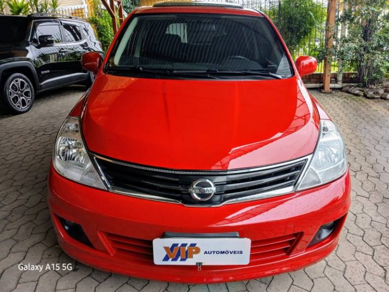 NISSAN - TIIDA - 2012/2013 - Vermelha - R$ 52.900,00