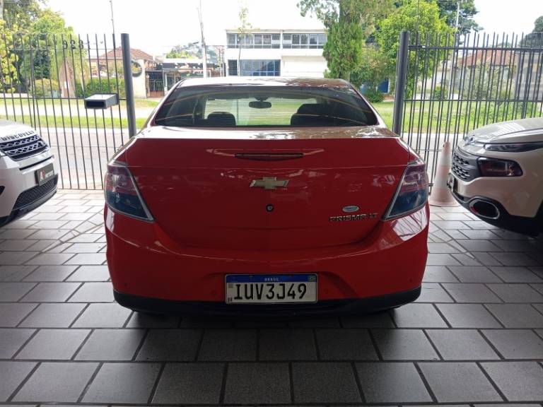 CHEVROLET - PRISMA - 2013/2014 - Vermelha - R$ 45.900,00