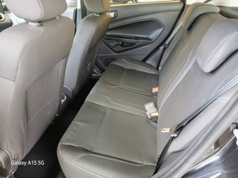 FORD - FIESTA - 2013/2014 - Preta - R$ 44.900,00