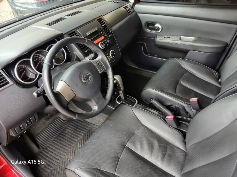 NISSAN - TIIDA - 2012/2013 - Vermelha - R$ 52.900,00
