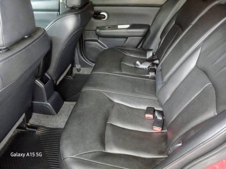 NISSAN - TIIDA - 2012/2013 - Vermelha - R$ 52.900,00