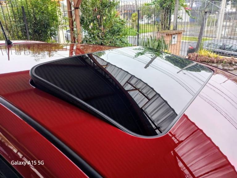 NISSAN - TIIDA - 2012/2013 - Vermelha - R$ 52.900,00