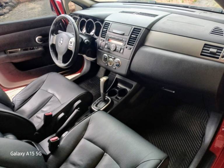 NISSAN - TIIDA - 2012/2013 - Vermelha - R$ 52.900,00